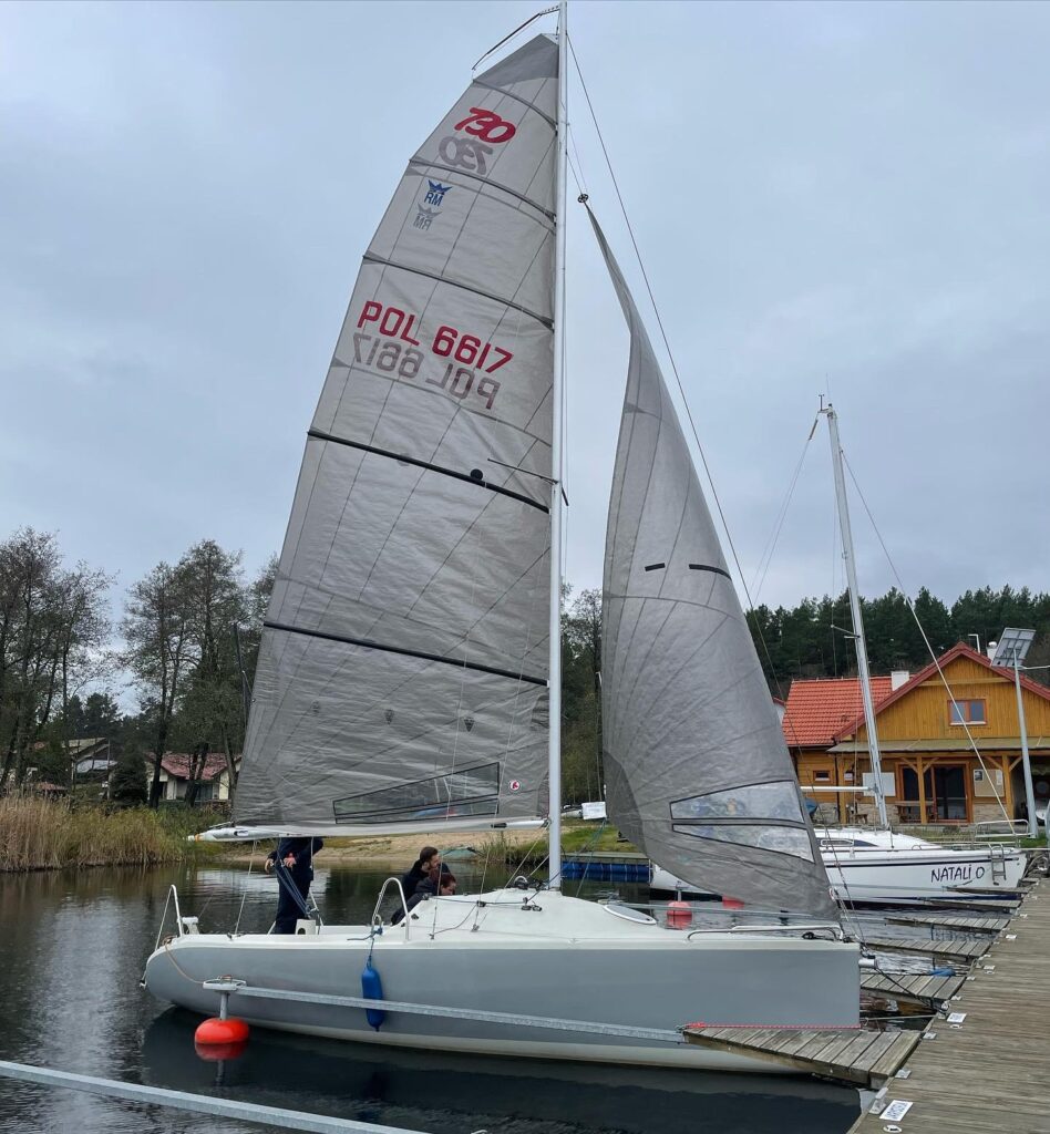 Czarter Jezioro Narie